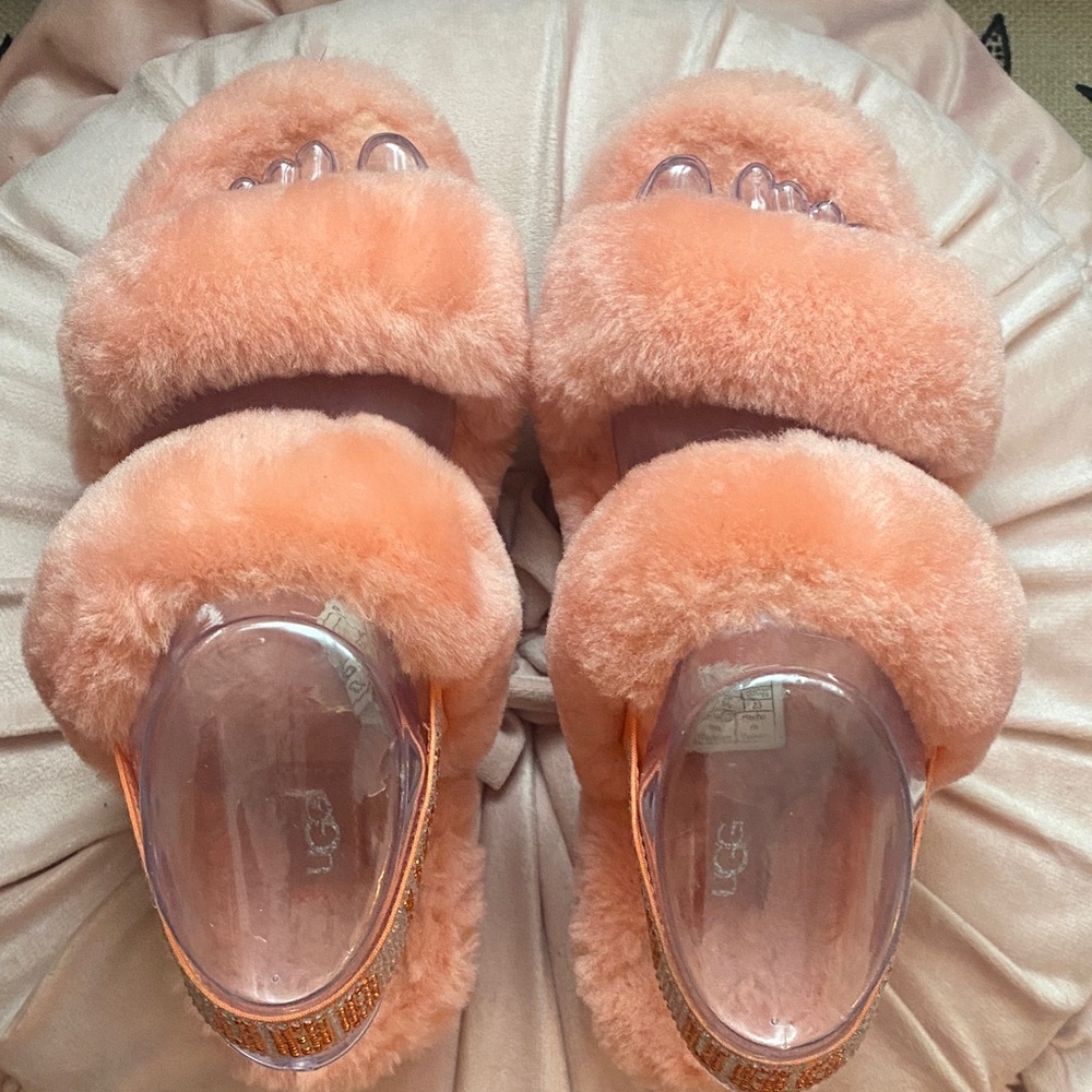 🎀 Ugg Fluff Yeah Bling Slingback Slippers
Sandals Coral, Shearling Crystals Sz 6